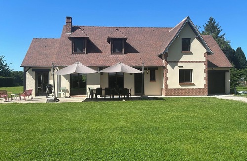 Beauficel-en-Lyons House | Beautiful 4-star house with heated pool in a green and quiet setting