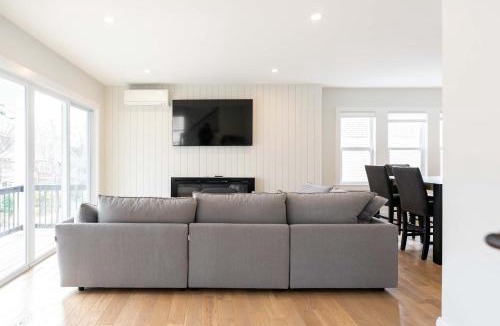 West Somerville Apartment | Beautiful and Spacious 3BD Condo in Somerville