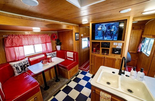 Granite Hills House | Beautiful Caravan Fire Pit and Barbecue Provided in El Cajon, California