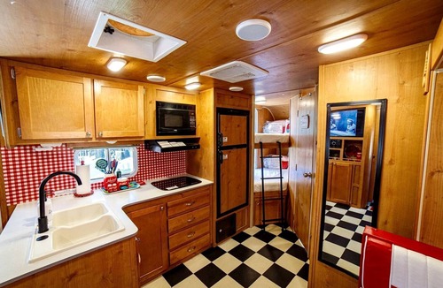 Granite Hills House | Beautiful Caravan Fire Pit and Barbecue Provided in El Cajon, California