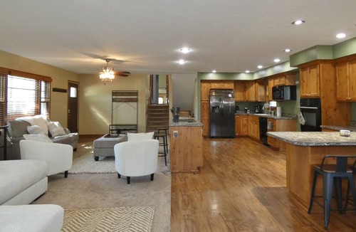 Pella House | Beautiful, comfortable, space close to town. Accommodates large group bookings!