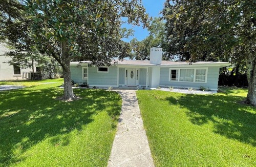 Long Beach Cottage | Beautiful Cottage Near Beaches sleeps up to 10