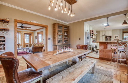 Bluemont Villa | Beautiful Estate Nestled in the Blueridge Near Bluemont Wine Country