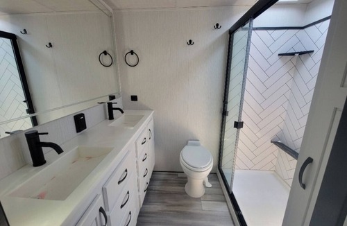 Sanger House | Beautiful fifth wheel by the river