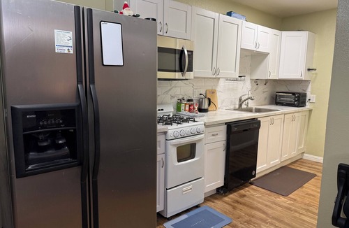 Gardena Apartment | Beautiful guest suite in pleasant Gardena - beaches/downtown/stadiums