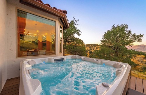 Tehachapi House | Beautiful Hacienda style home! 4bed 2bath