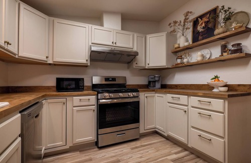 Kaweah House | Beautiful Home Near Dining, 8 Miles to Sequoia National Park