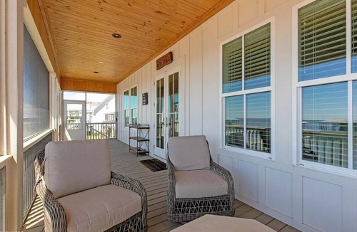 Fairhope House | Beautiful, impeccably clean bayfront home with private dock.