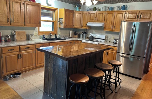 New Lisbon Cabin | Beautiful log cabin minutes away from Castle Rock lake & Buckhorn St. park