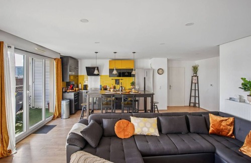 Bezons Apartment | Beautiful, modern apartment with private parking