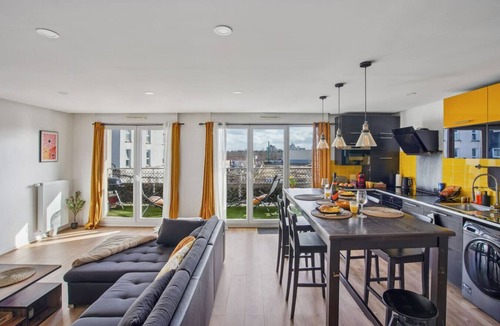 Bezons Apartment | Beautiful, modern apartment with private parking