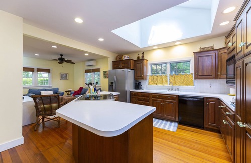 Jamestown House | Beautiful Shoreby Hill Cottage
