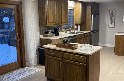 Appleton House | Beautiful spacious property 4 sleeping areas and 3 full baths can sleep up to 8