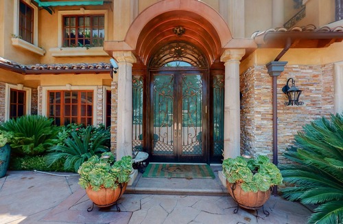 Sherman Oaks House | Beautiful Spanish Villa