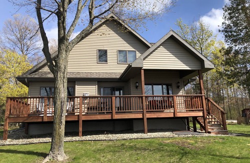 Sturgeon Bay House | Beautiful Sunsets on the Bay! Waterfront, large yard, updated home.