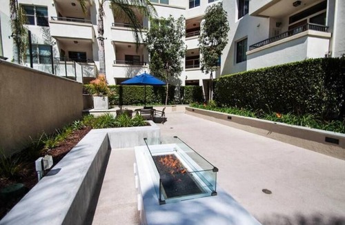 Westwood Apartment | Beautiful Two Bed Two Bath Apartment G30