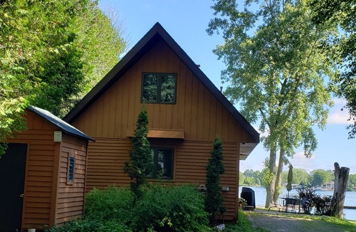 Sturgeon Bay Cottage | Beautiful Waterfront Retreat on Sturgeon Bay, Private Dock.
