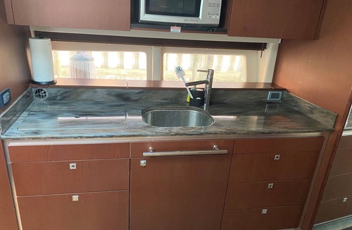 Sturgeon Bay Boat Rental | Beautiful yacht for rent with 4 beds, kitchen, grill, 4 tvs, internet, ac