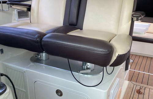 Sturgeon Bay Boat Rental | Beautiful yacht for rent with 4 beds, kitchen, grill, 4 tvs, internet, ac