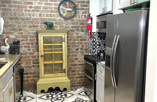 Central Business District Apartment | Beauty! 2BR 2Bath HISTORIC DOWNTOWN MOBILE Detonti Square district.