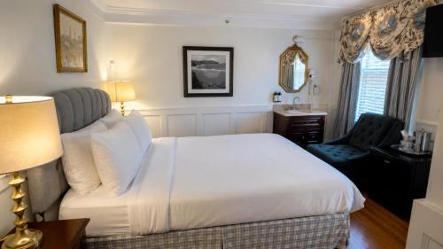 Top of the Hill Bed & Breakfast | Bellevue House