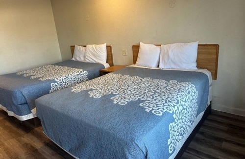 Oildale Hotel | Best Economy Inn n Suites