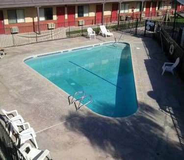 Oildale Hotel | Best Economy Inn & Suites