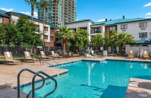 Tempe Hotel | Best Value, Quality Stay! Relaxing Unit, Pets Allowed, Outdoor Pool!