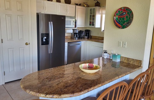 Oak Creek House | BEST VIEWS! Sleeps 8 Large Balcony, Firepit, Lawn, Patio, Wildlife