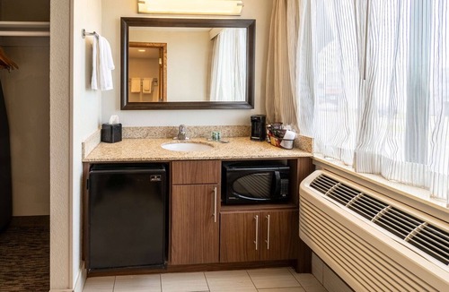 Superior Hotel | Best Western Bridgeview Hotel