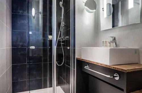 Bois-Colombes Hotel | Best Western Plus Suitcase Paris La Defense