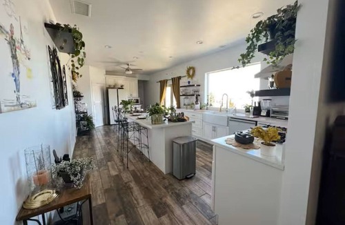 Tehachapi House | Between Vineyards and Forests: Your Refuge