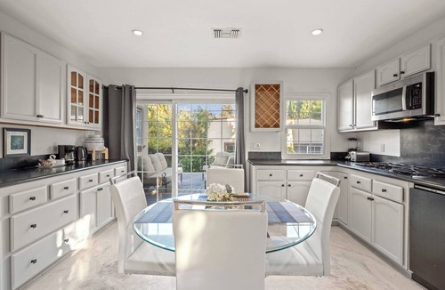 Beverly Hills House | Beverly Hills Main House 3BR Hot Tub