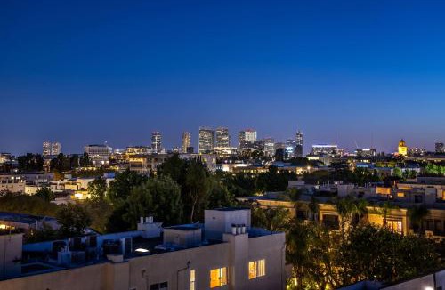 Beverly Grove Apartment | Beverly Hills Private Residence with Rooftop Jacuzzi