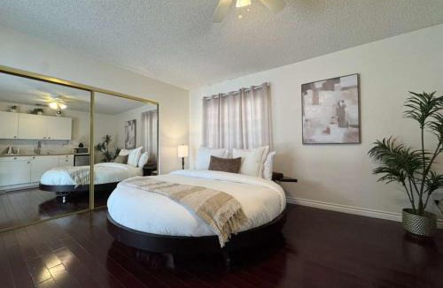 Pico - Robertson Apartment | Beverly Hills Studio with Unique Round Bed Adj to Cameo Hotel and Rodeo Drive