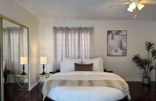 Pico - Robertson Apartment | Beverly Hills Studio with Unique Round Bed Adj to Cameo Hotel and Rodeo Drive