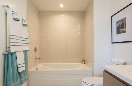 Carthay Circle Apartment | Beverly Hills – Ultra-Luxury with Stunning Views