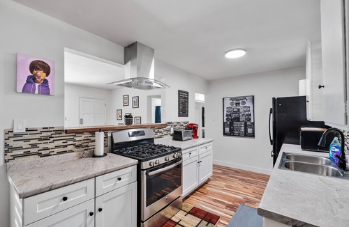 Port Hueneme House | Big family friendly space, 3 bedrooms near beaches!
