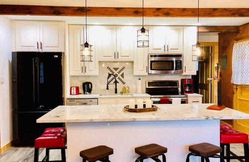 Friendship House | *BIG*Family Vacation Home.Fast WiFi!Great Location! 30 Min from Dells! UPDATED!