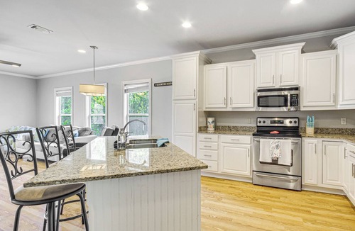 Biloxi Condo | Biloxi Condo w/Community Pool ~ Half-Mi to Beach!