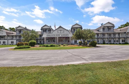 Sister Bay Hotel | Birchwood Lodge