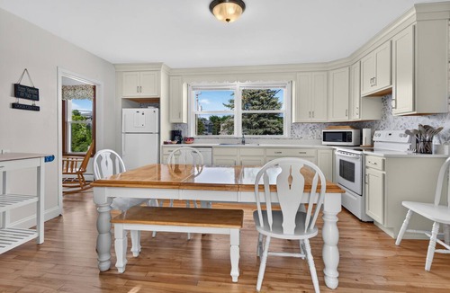 Sister Bay Hotel | Birchwood Lodge