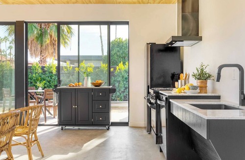 Downtown Palm Springs House | Blackhaus Suites by AvantStay