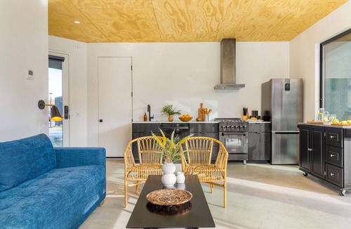 Downtown Palm Springs House | Blackhaus Suites by AvantStay