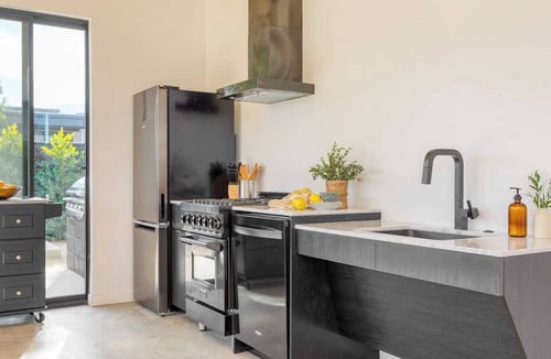 Downtown Palm Springs House | Blackhaus Suites by AvantStay