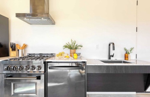 Downtown Palm Springs House | Blackhaus Suites by AvantStay
