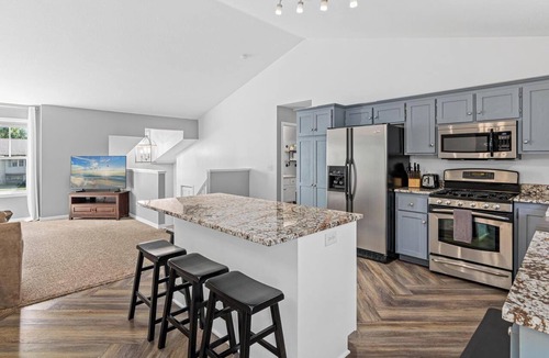 Blaine House | Blaine Oasis: Hot Tub, Fireplace, & Ping Pong Table! By National Sports Center