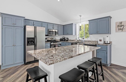 Blaine House | Blaine Oasis: Hot Tub, Fireplace, & Ping Pong Table! By National Sports Center