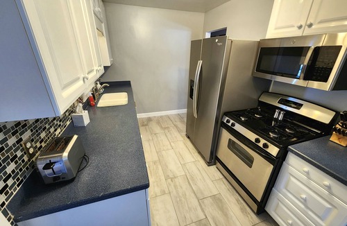 Rochester House | BloomBungalow | 6 Blocks to Mayo, Pets, Pool Table