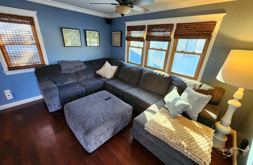 Rochester House | BloomBungalow | 6 Blocks to Mayo, Pets, Pool Table